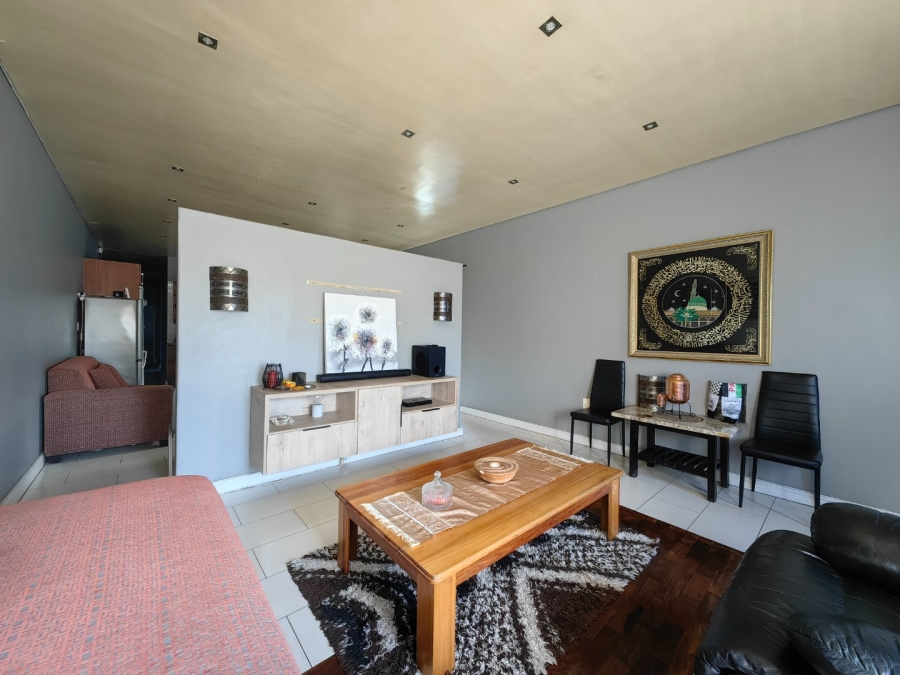 8 Bedroom Property for Sale in Belgravia Western Cape